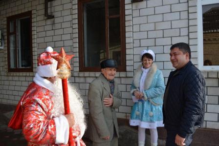 Ванновских ветеранов поздравили с праздниками